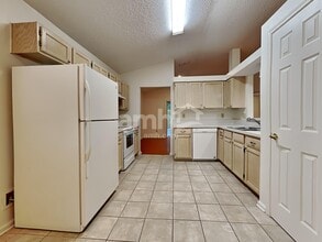 7804 Spring Branch Dr S in Jacksonville, FL - Foto de edificio - Building Photo