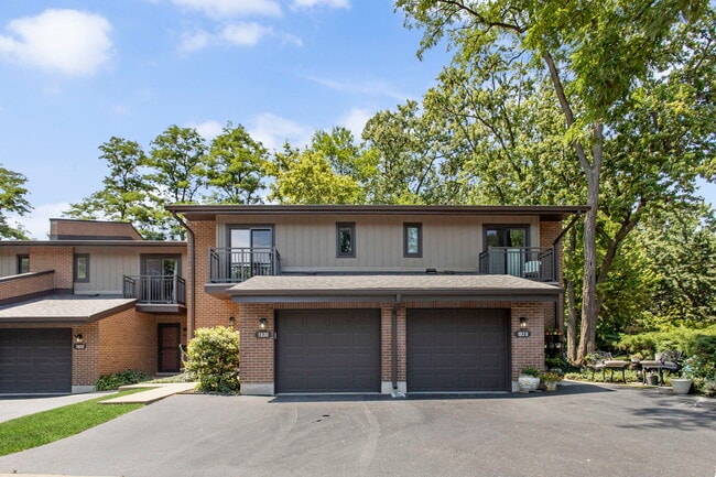 1830 Chestnut Ave in Glenview, IL - Foto de edificio - Building Photo