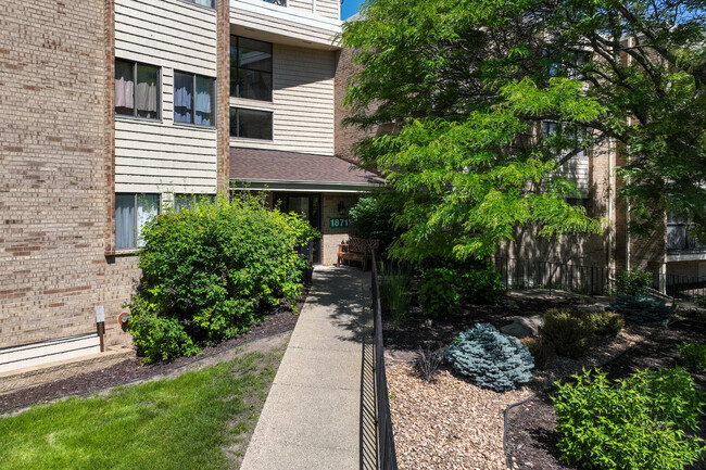 Shannon Glen Condominiums in Eagan, MN - Building Photo - Building Photo