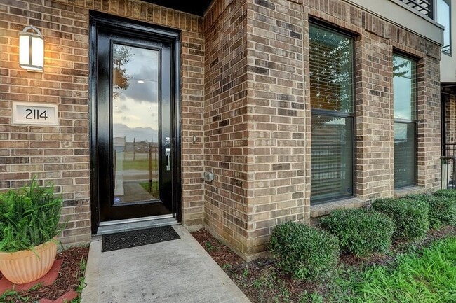 2114 Sabine St in Houston, TX - Building Photo - Building Photo