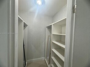 8810 Fontainebleau Blvd in Miami, FL - Foto de edificio - Building Photo