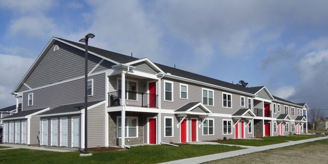 Enclave Estates in Plattsburgh, NY - Building Photo - Building Photo