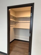 15 19th Ave SW, Unit Broadway Circle Unit 101 in Minot, ND - Foto de edificio - Building Photo