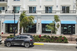 Residences of 5th on 5th in Naples, FL - Building Photo - Building Photo