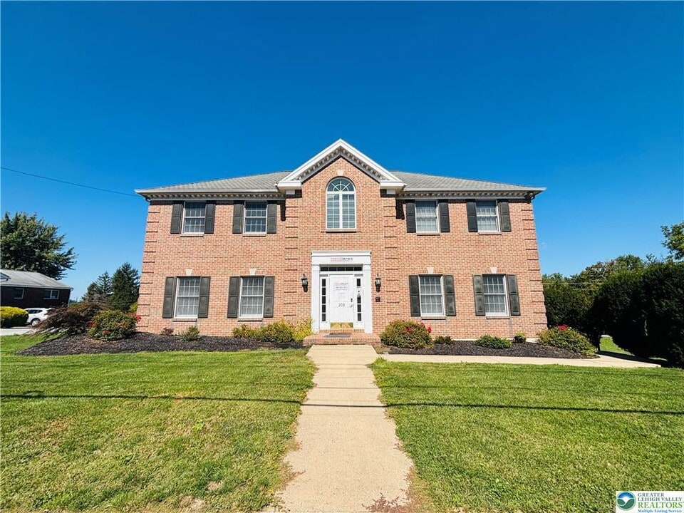 203 E Emmaus Ave in Allentown, PA - Building Photo