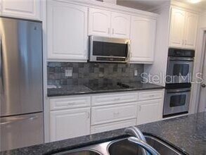 305 Coble Dr in Longwood, FL - Foto de edificio - Building Photo