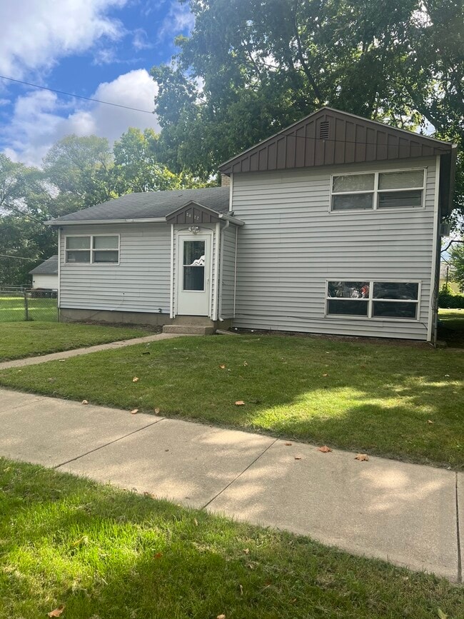 property at 2622 Hanson St