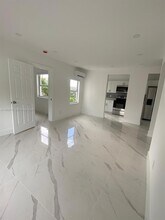 1015 S 17th Ave in Hollywood, FL - Foto de edificio - Building Photo