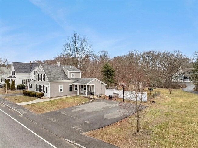 583 Union St in Rockland, MA - Building Photo - Building Photo