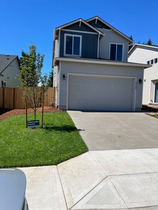 1727 Millican Crk St in Lafayette, OR - Building Photo
