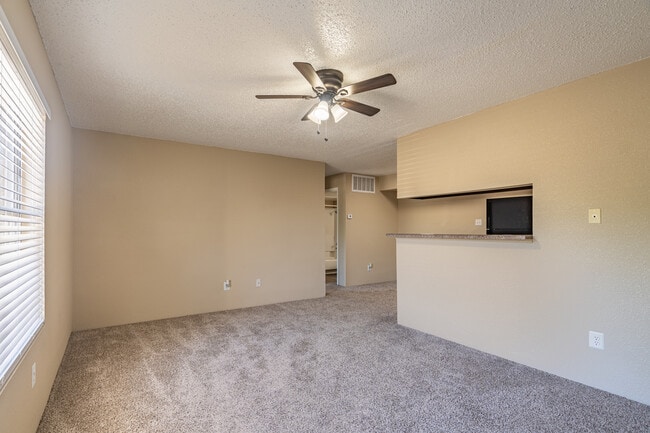 Creekwood Village in Beaumont, TX - Foto de edificio - Interior Photo