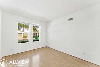 31 Dahlia in Irvine, CA - Building Photo - Building Photo