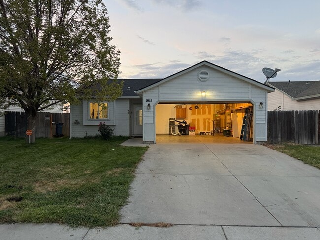 property at 1015 Flint Dr