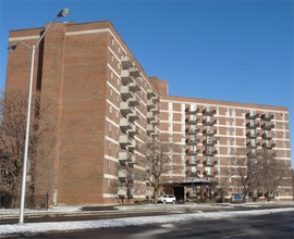 Meadowbrook Place in Ottawa, ON - Building Photo - Building Photo