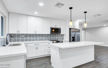 10602 W Cumberland Dr in Sun City, AZ - Building Photo - Building Photo