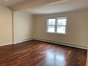 24 Hall Ave in Eastchester, NY - Building Photo - Building Photo