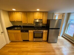 218 Cambridge St in Boston, MA - Foto de edificio - Building Photo