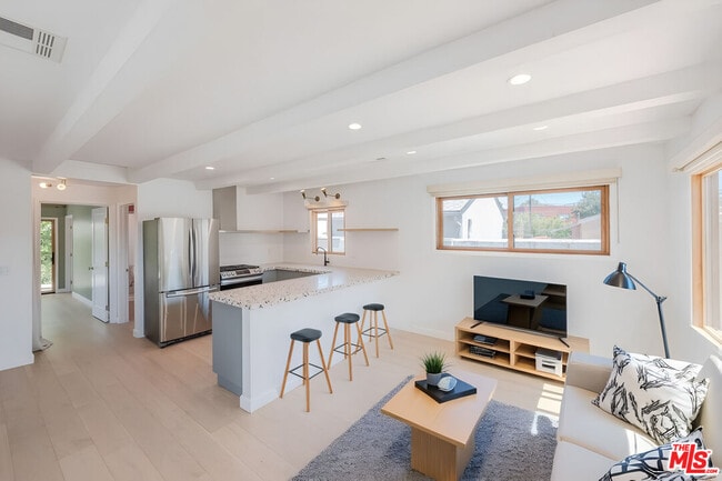 property at 3111 Glenhurst Ave