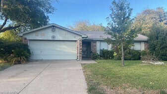 2605 Willow Bend Ct in Bedford, TX - Building Photo