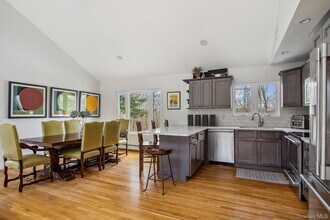 30 Squires Blvd in Hampton Bays, NY - Building Photo - Building Photo