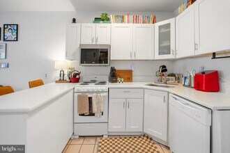 117 Green Ln in Philadelphia, PA - Building Photo - Building Photo