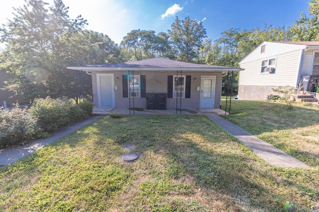 property at 2807 Flora Dr