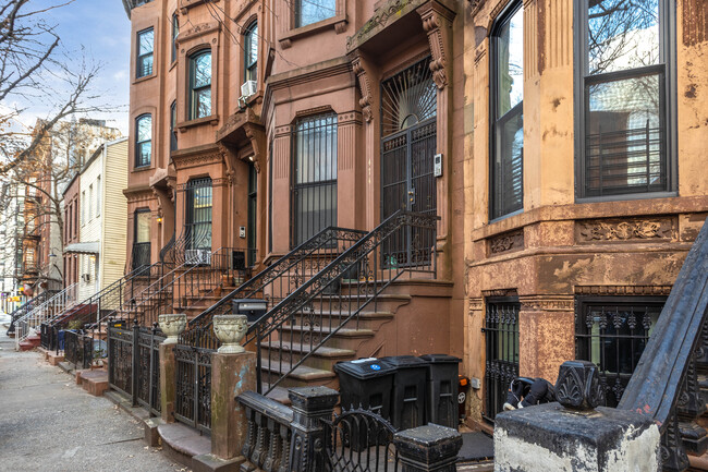 474 Waverly Ave in Brooklyn, NY - Foto de edificio - Building Photo