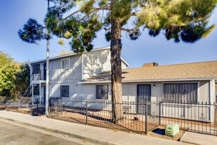 24 Rose Cir in North Las Vegas, NV - Building Photo