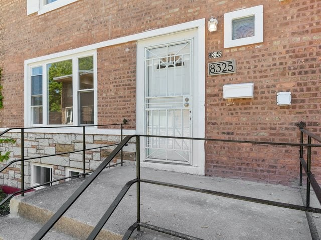 8325 S Ingleside Ave in Chicago, IL - Building Photo - Building Photo