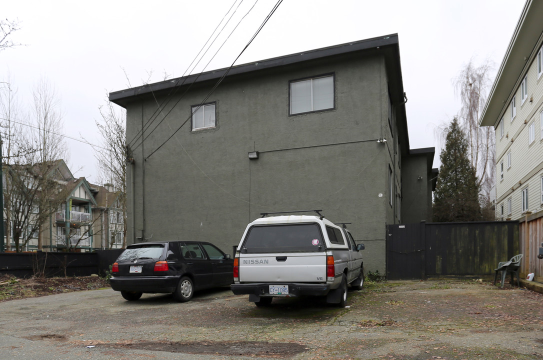 675 Victoria Dr in Vancouver, BC - Building Photo