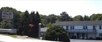 137 Post Rd in Westerly, RI - Building Photo