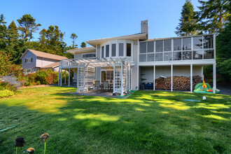 804 Holbeck Dr in Camano Island, WA - Foto de edificio - Building Photo