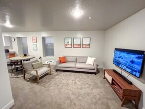 128 N Lone Rock Dr, Unit A105 in Hurricane, UT - Building Photo - Building Photo