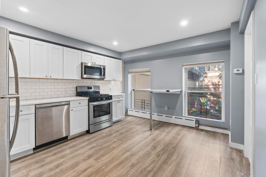 509 W 23 St in New York, NY - Building Photo