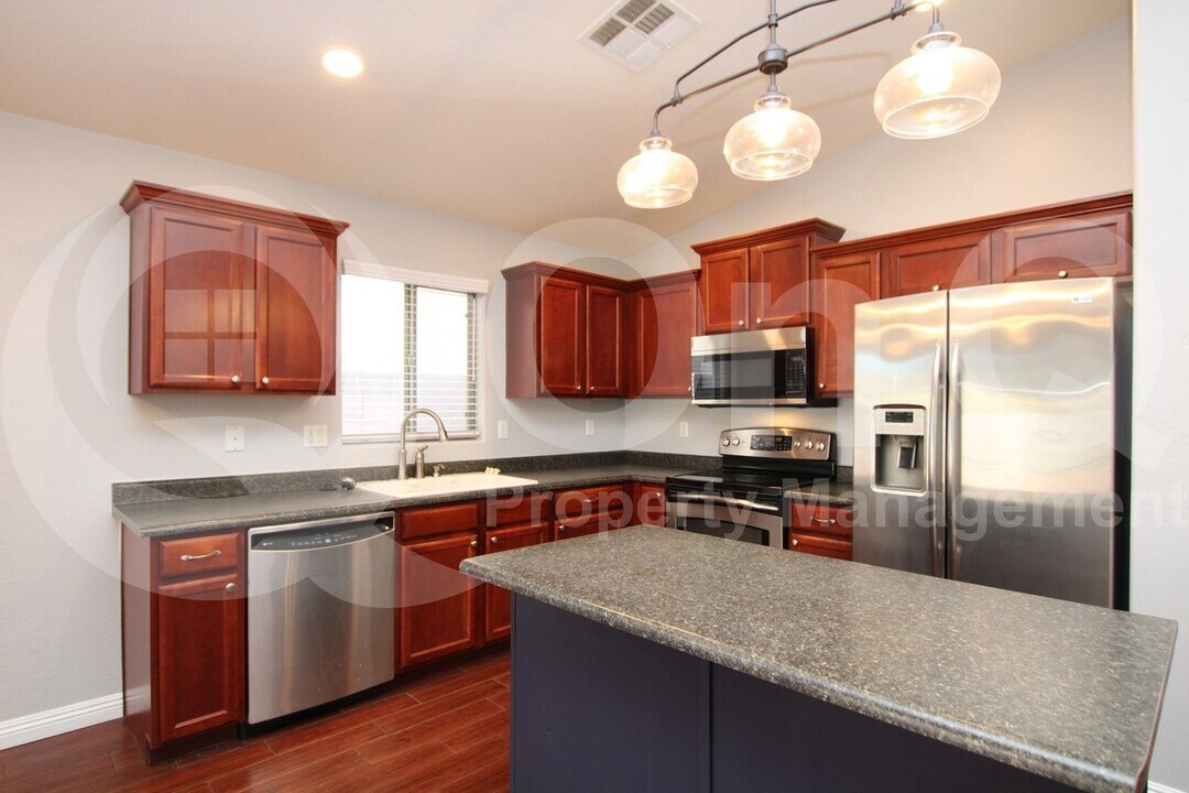 45528 W Dirk St in Maricopa, AZ - Building Photo
