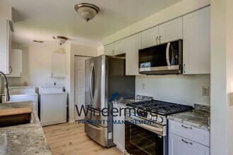 1202 S Dewey Dr in Coupeville, WA - Building Photo - Building Photo