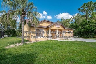 14211 Spring Hill Dr in Spring Hill, FL - Building Photo - Building Photo