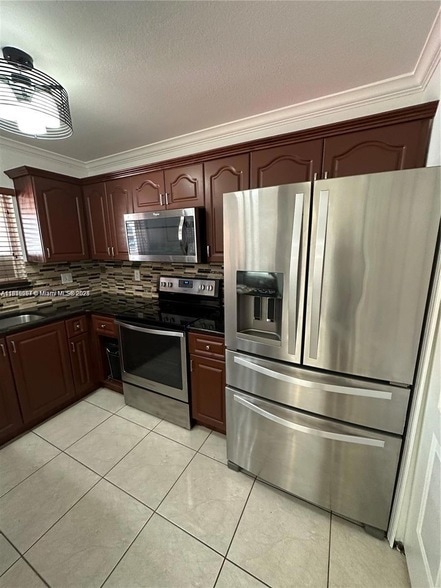 3783 NW 201st Terrace in Miami Gardens, FL - Building Photo - Building Photo