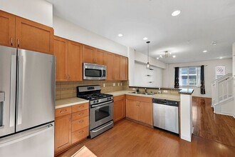 2160 Yakima Ct in Tacoma, WA - Building Photo - Building Photo
