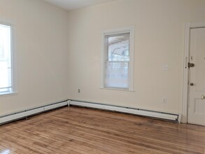 15 Cameron Ave, Unit Rear in Somerville, MA - Building Photo - Building Photo