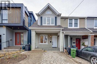 218 Lee Ave in Toronto, ON - Building Photo