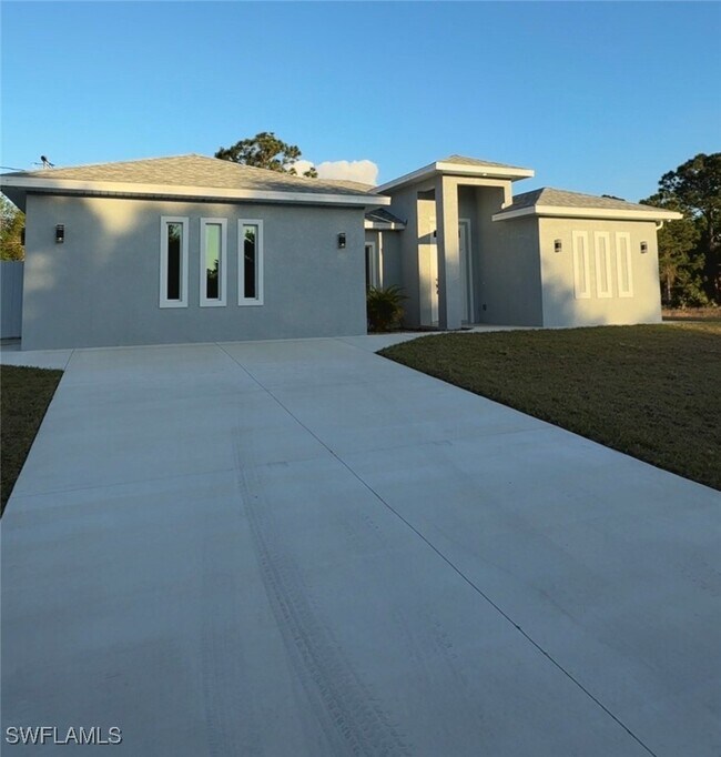 751 Milano Ave S in Lehigh Acres, FL - Building Photo - Building Photo