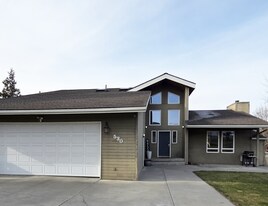 530 S Lynn Ave in East Wenatchee, WA - Building Photo