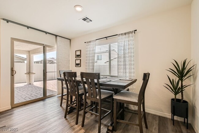 1585 Desert Path Ave