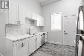 284-284 Talbot St in St Thomas, ON - Building Photo - Building Photo
