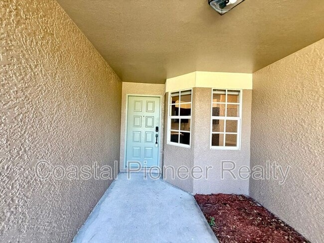 8725 Huntfield St in Tampa, FL - Building Photo - Building Photo