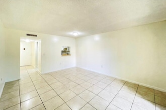 4354 NW 9th Ave in Pompano Beach, FL - Building Photo - Building Photo