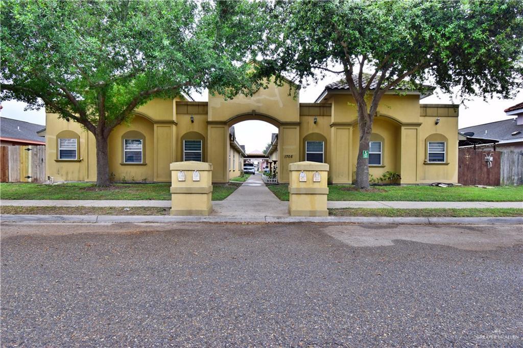 1705 Douglas in Pharr, TX - Building Photo
