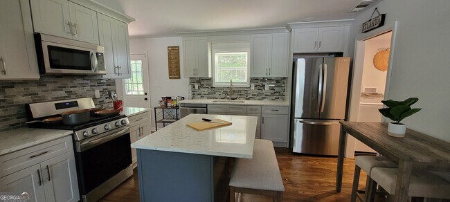 813 Mercury Dr NW in Atlanta, GA - Building Photo - Building Photo
