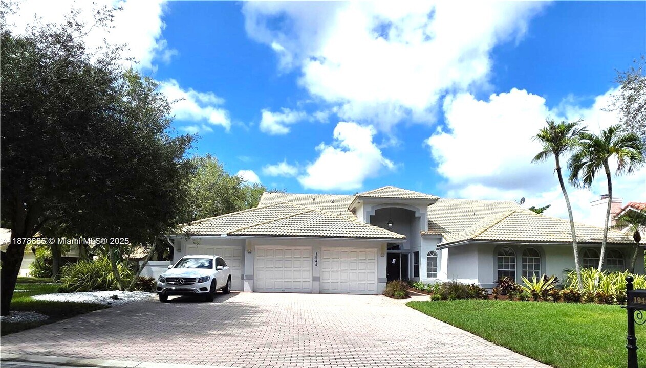 1944 Classic Dr in Coral Springs, FL - Building Photo